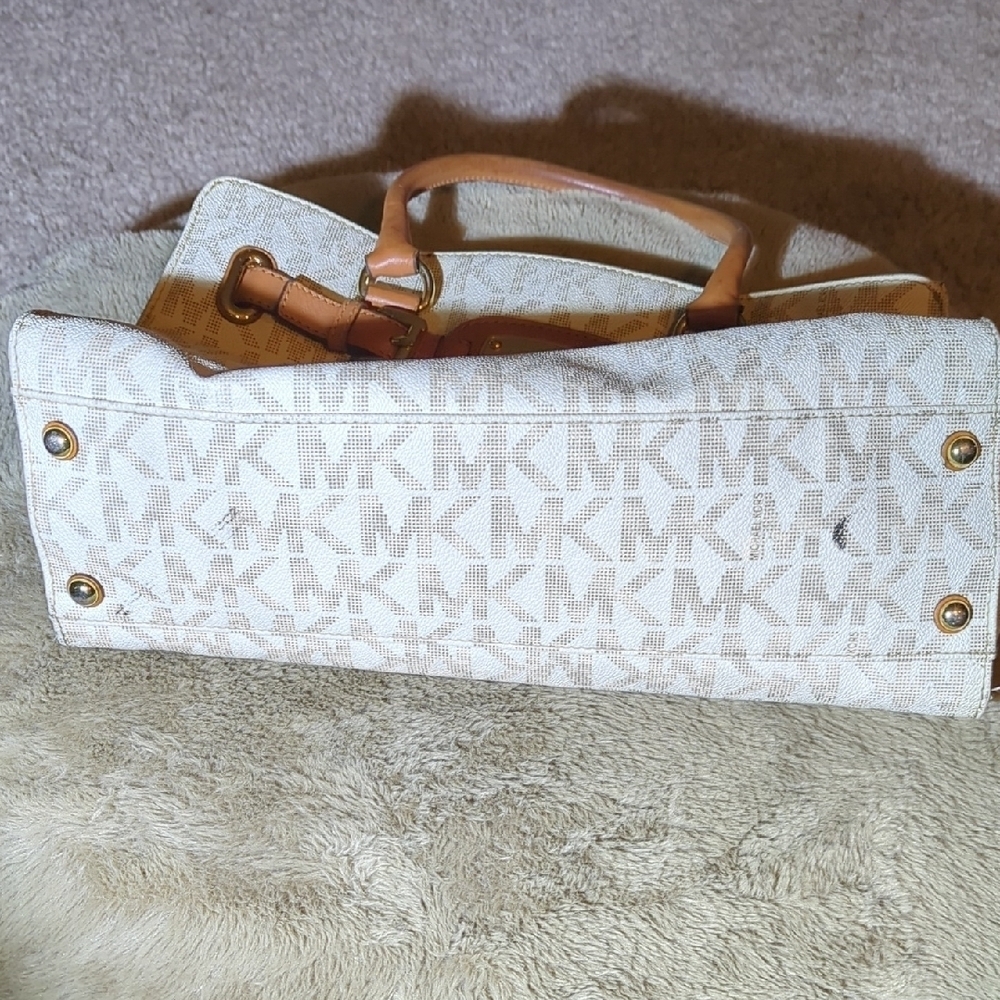 Michael Kors Cream and Tan Satchel - Picture 4 of 15